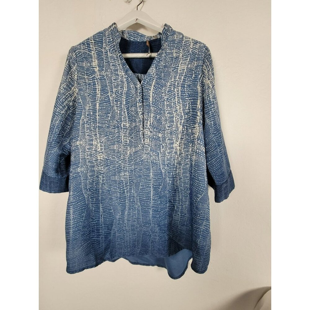 Soft Surroundings Women's Brigitte Spotted 3/4 Sleeve V-neck Blouse Blue Large